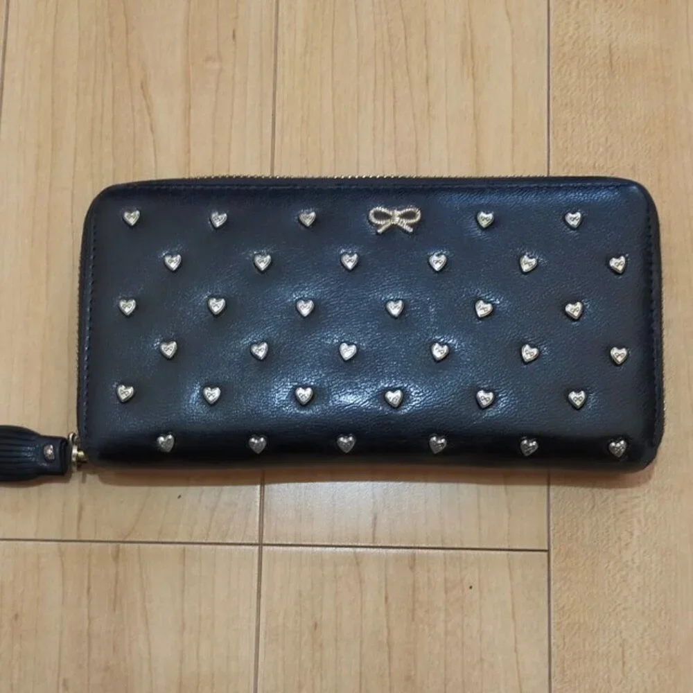 Anya Hindmarch description elegant